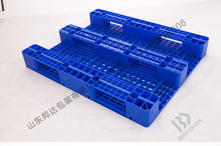 山東塑料托盤(pán)使用與哪些有關(guān)及其種類(lèi)價(jià)格